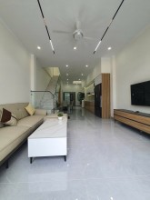NHÀ MỚI 100% KHU VỰC UBND TỈNH